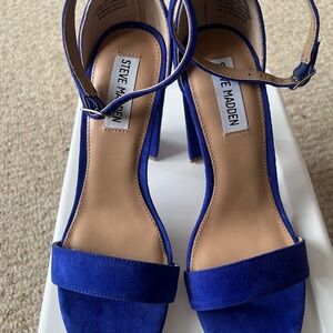 Steven Madden Carrson royal blue  sandal